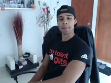 Culona con dildo eléctrico
